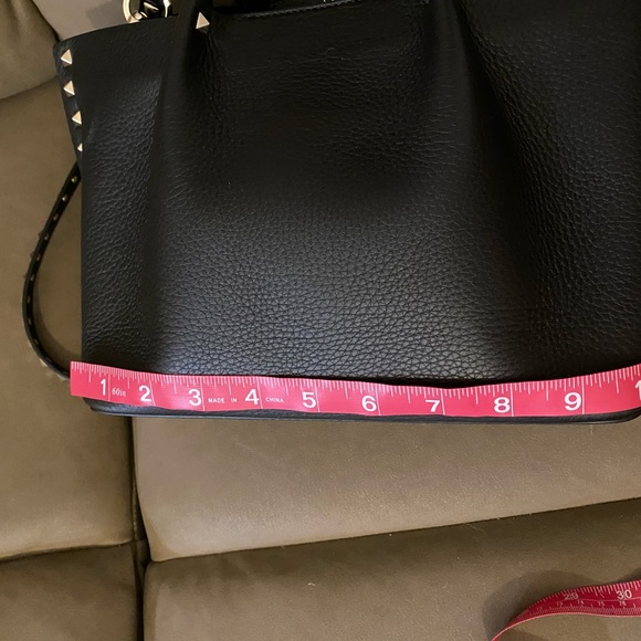 Valentino Garavani Small Rockstud Leather black Tote. - Picture 15 of 16